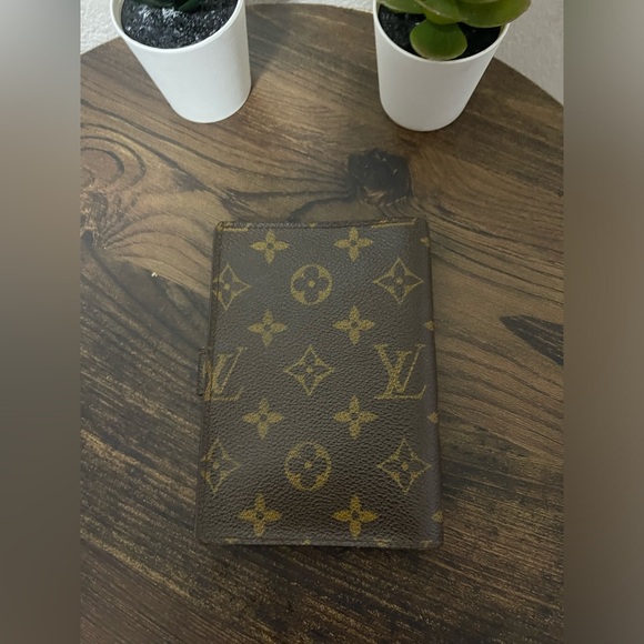 Authentic made in USA Louis Vuitton MM Agenda - Picture 3 of 7